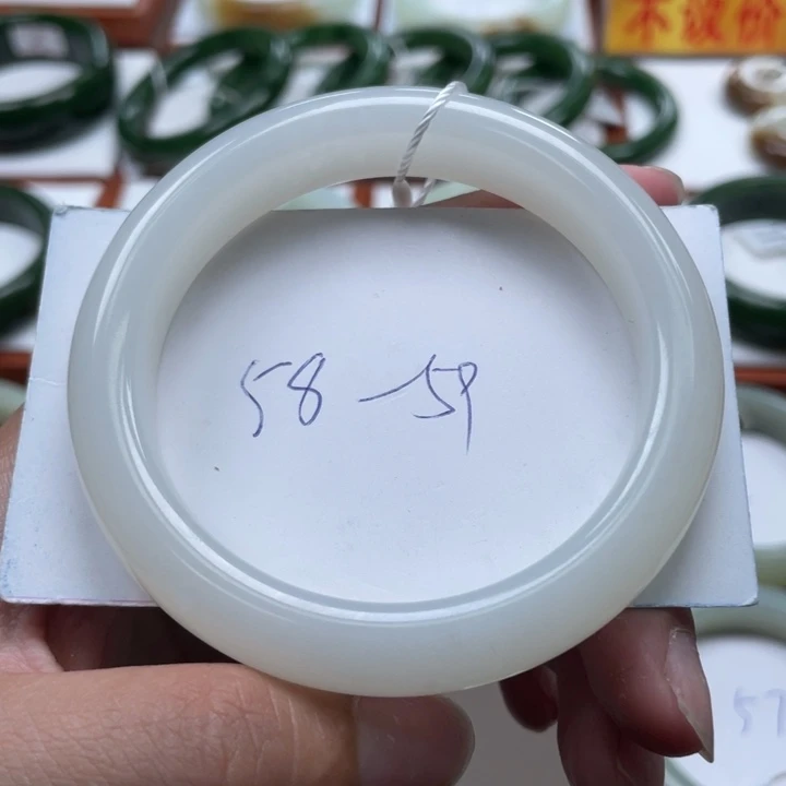 未镶嵌手镯和田玉