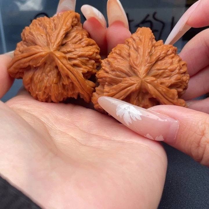 用***3文玩核桃吊坠白狮子