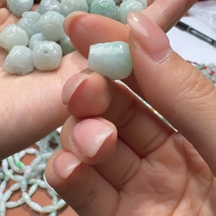 未镶嵌挂件翡翠秋**曦