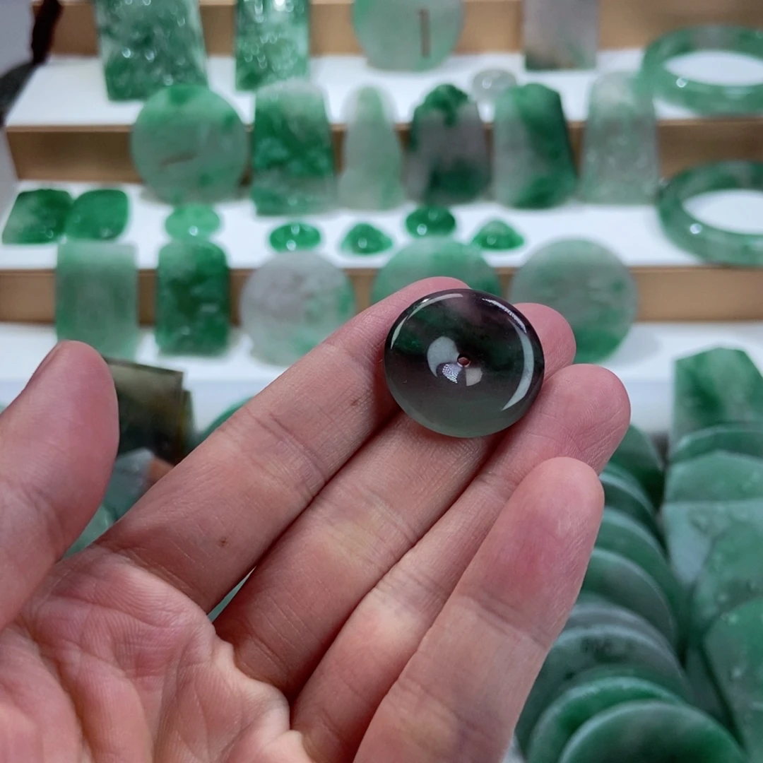 石英质玉未镶嵌颈饰