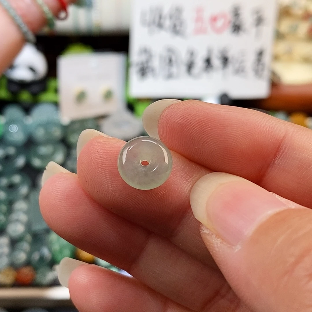 翡翠未镶嵌颈饰平安扣