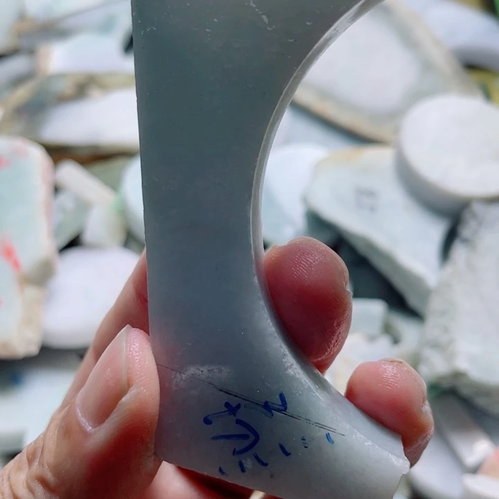 翡翠挂件未镶嵌翡翠