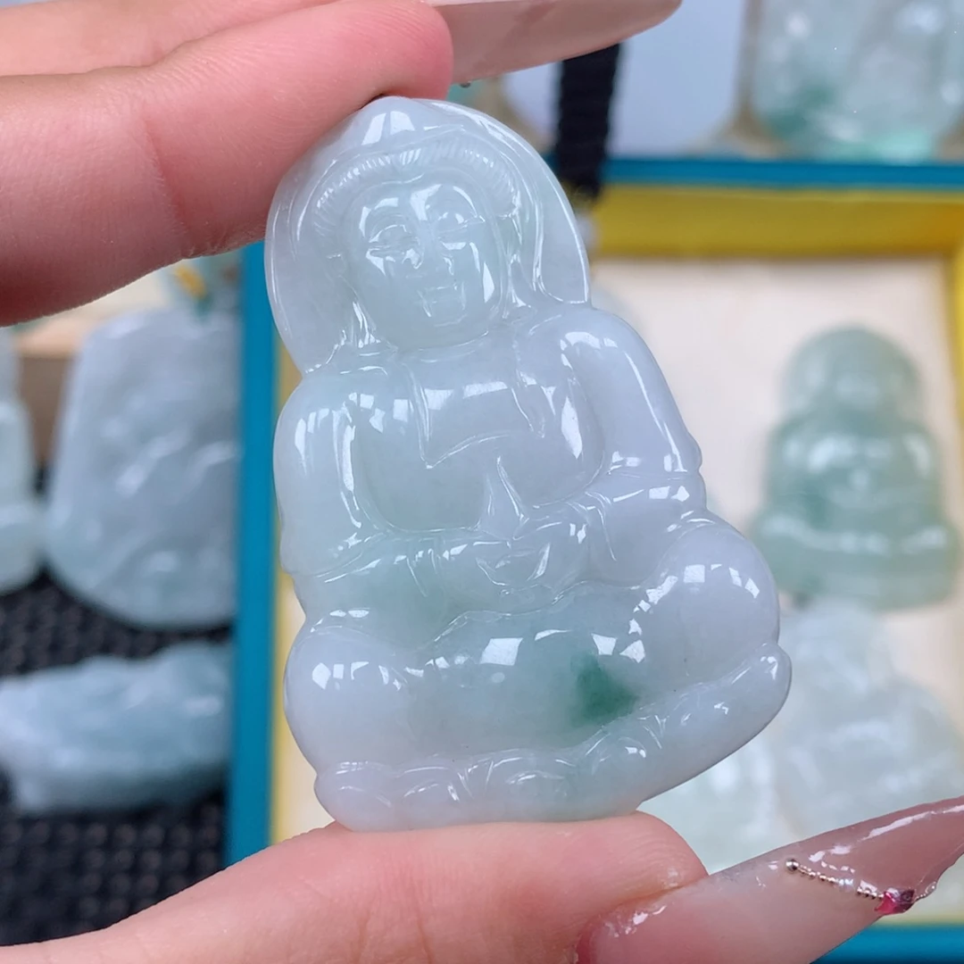 翡翠未镶嵌颈饰观音