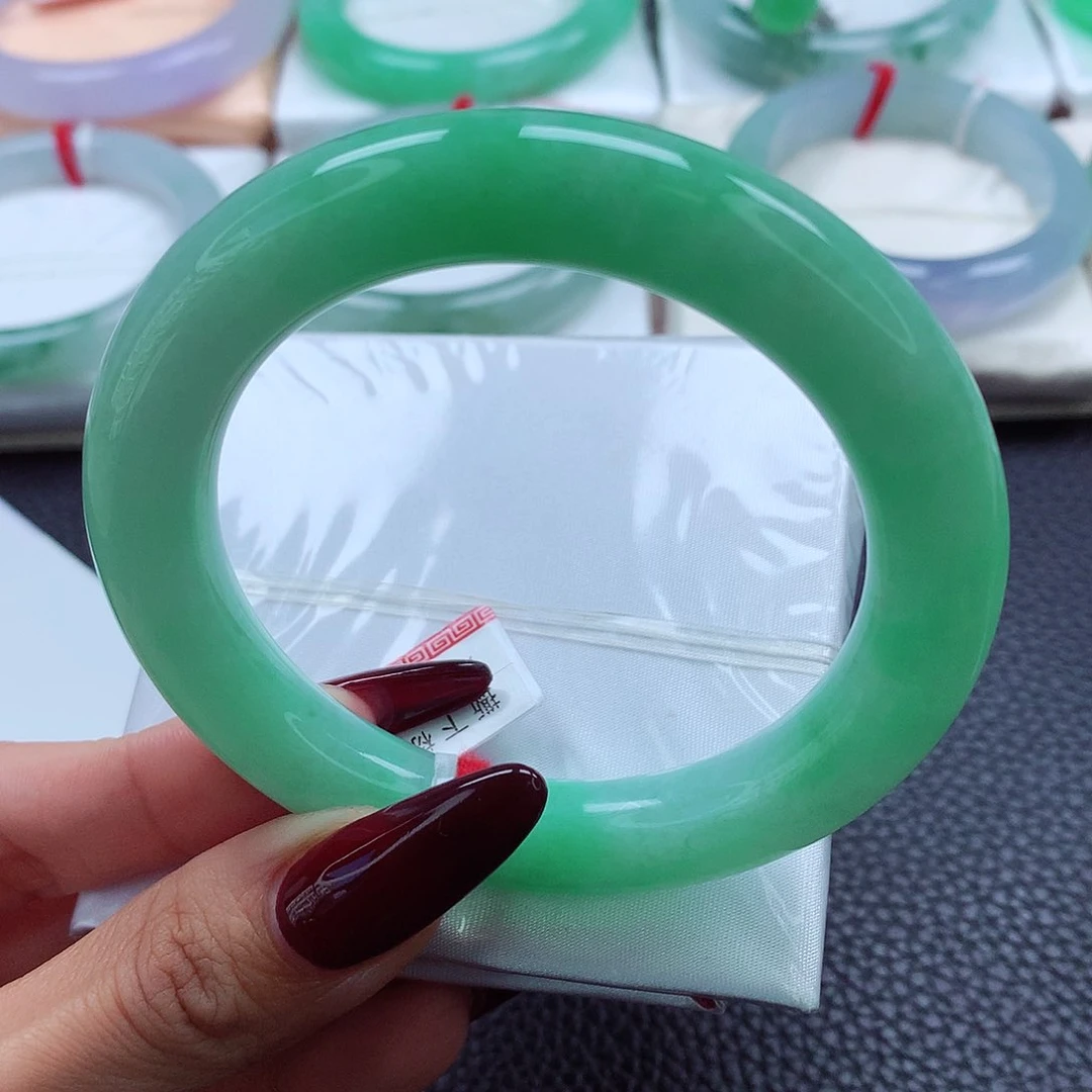 翡翠手镯未镶嵌吞***兽