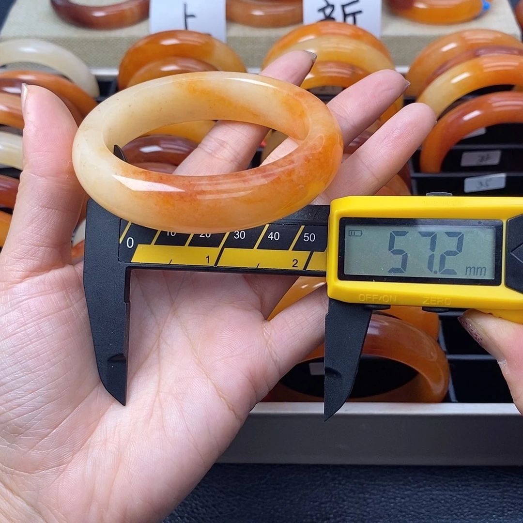 未镶嵌石英质玉（黄龙玉）手镯35号