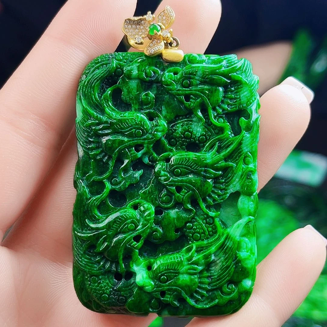 颈饰18K金镶嵌翡翠多样性