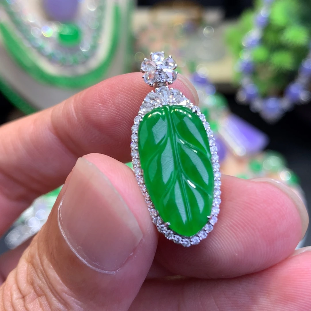 翡翠18K金镶嵌颈饰