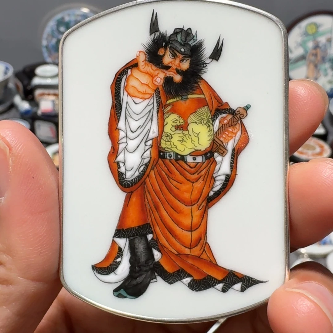 用***》瓷片精品挂件一个