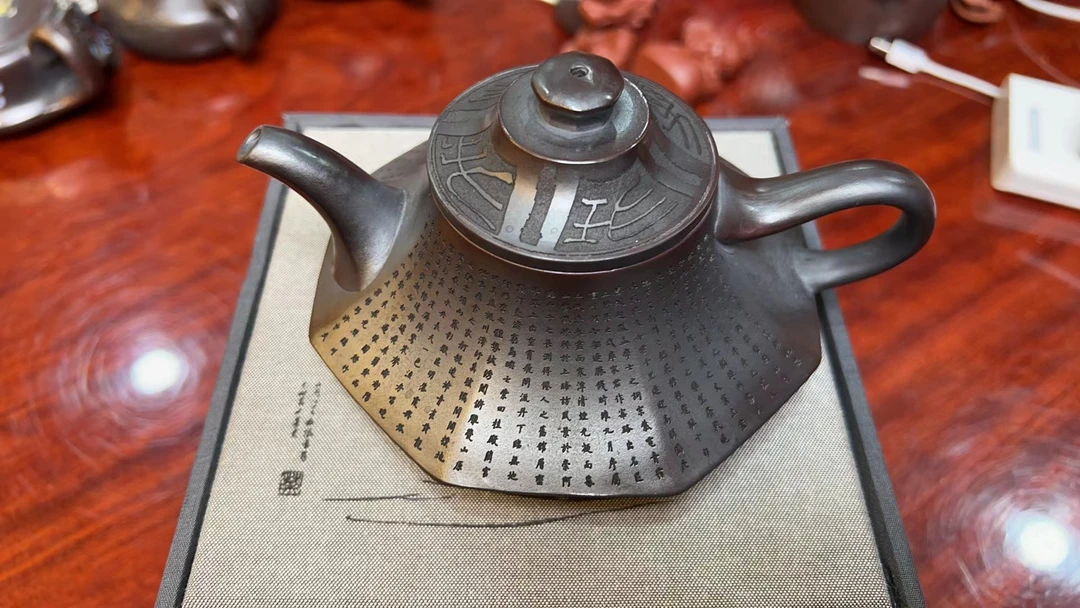 DT1197微刻八方云炉铁血红砂[琦]精工全手紫砂壶