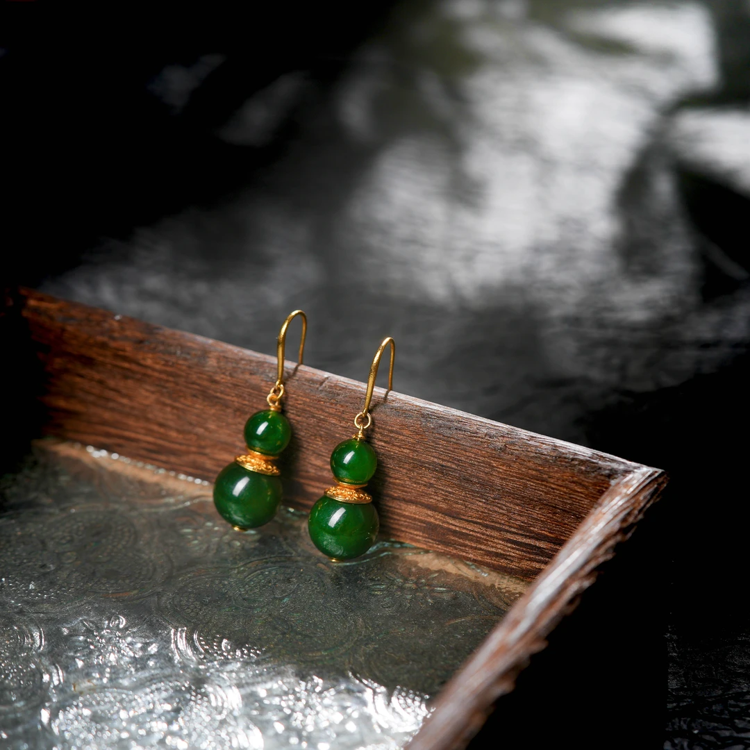 『博姐』·碧岚丨和田玉辣阳绿老料18K金典藏级耳坠约8x12mm*E1563