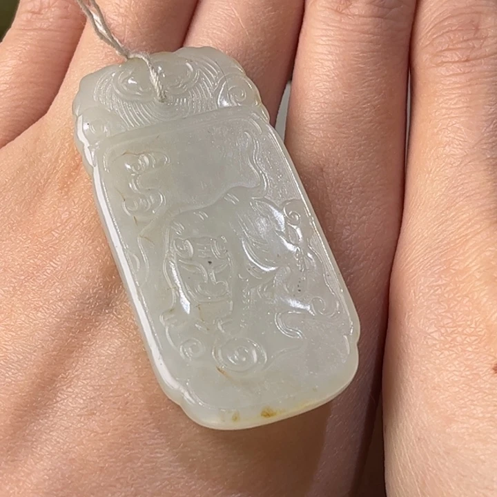 和田玉挂件未镶嵌做****?