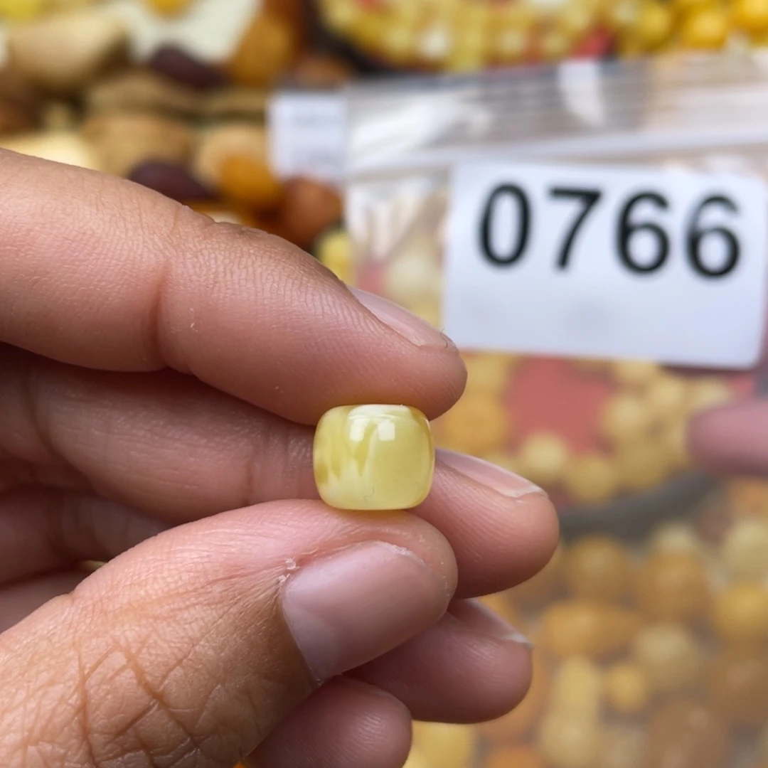 琥珀珠宝奇石未镶嵌?**机