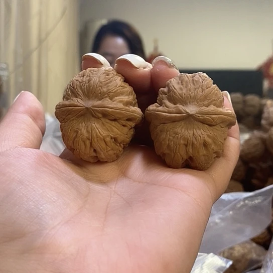 文玩核桃吊坠?**?平谷元宝有水尖