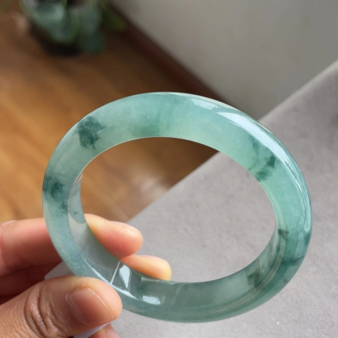 翡翠未镶嵌手镯飘花