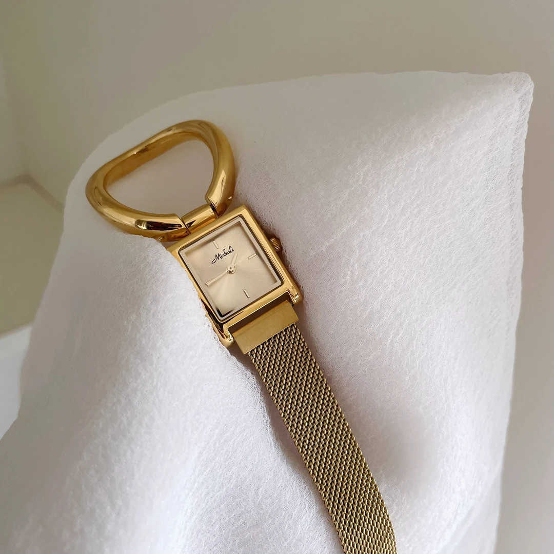 2025新款设计师凹造型设计感方形手表女磁吸扣网带石英女士女表