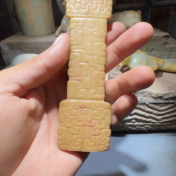 依***古和田玉（糖玉）未镶嵌颈饰