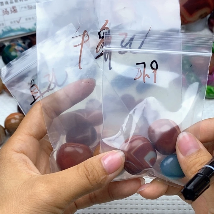菜***蔡未镶嵌颈饰玛瑙/玉髓
