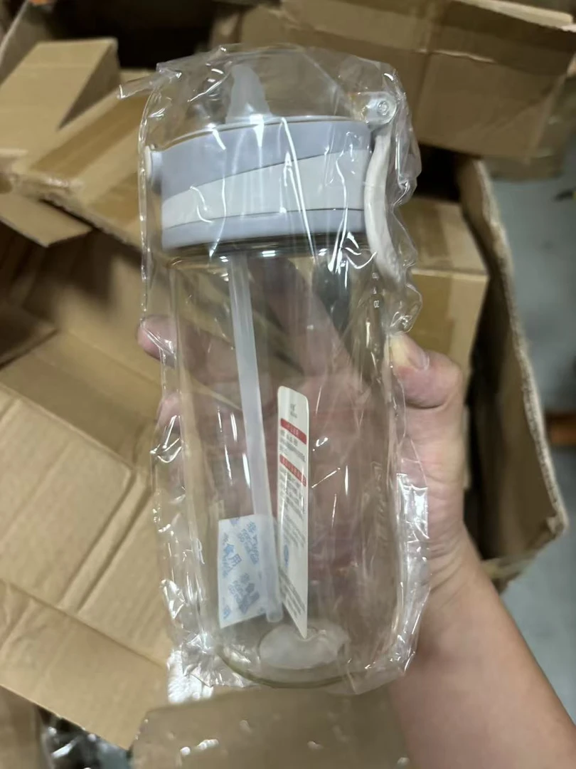 健身带吸管学生防摔便携吸管PE运动水杯