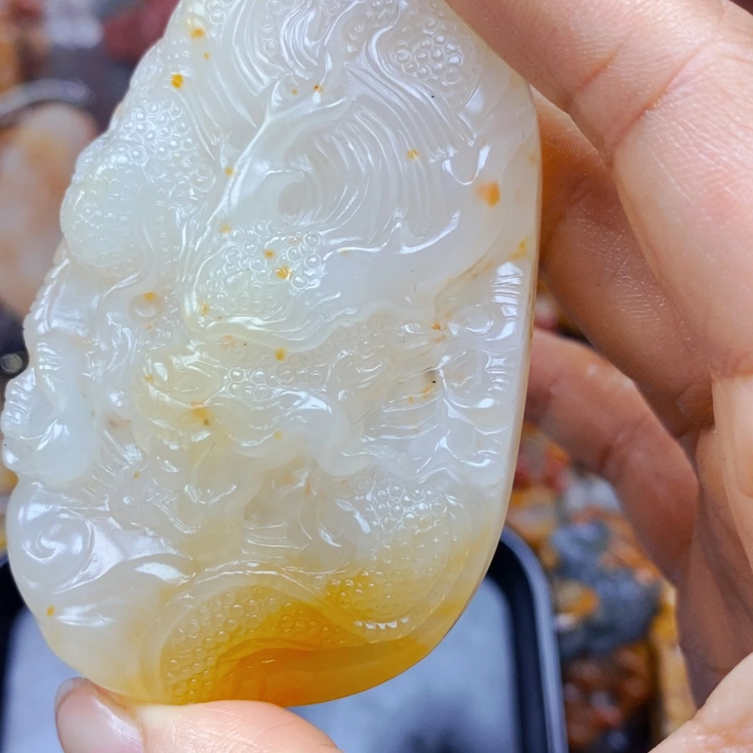 石英质玉（黄龙玉）未镶嵌颈饰