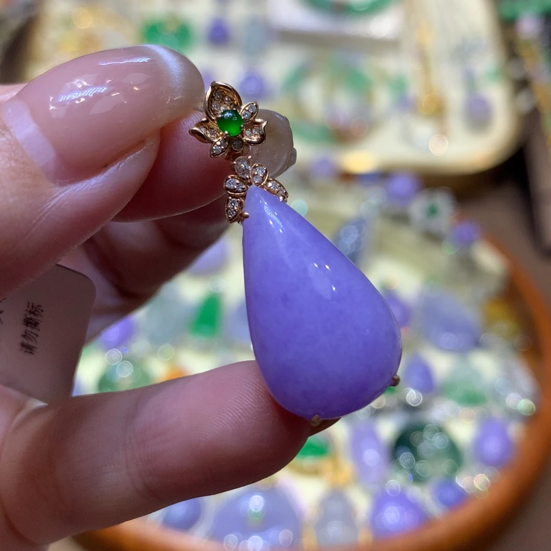 阿***蕾翡翠18K金镶嵌颈饰