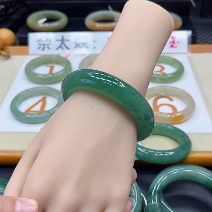 未镶嵌手镯石英质玉漂**云