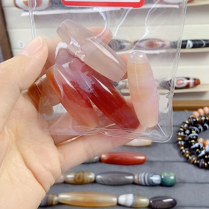 比***耶未镶嵌颈饰玛瑙/玉髓