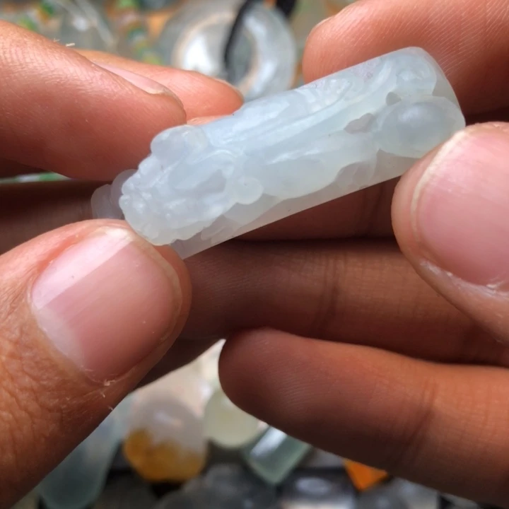 定制翡翠未镶嵌挂件
