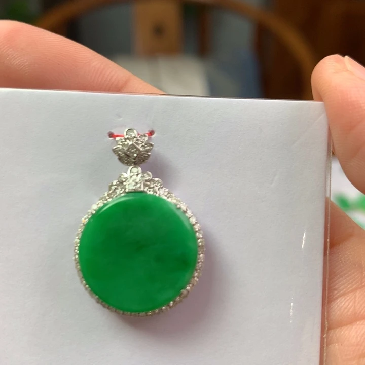 翡翠18K金镶嵌颈饰翡翠吊坠