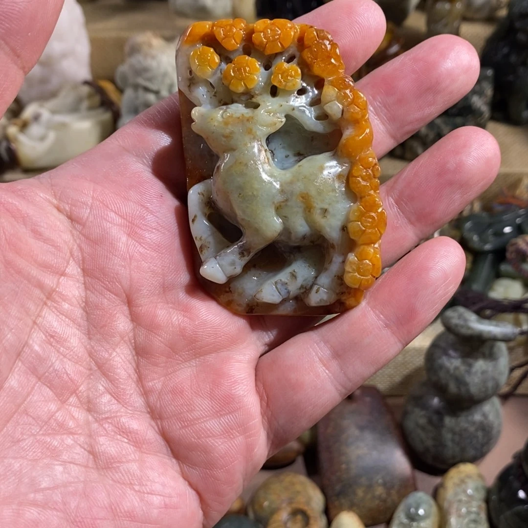 未镶嵌岫岩河磨玉（透闪石质玉）挂件
