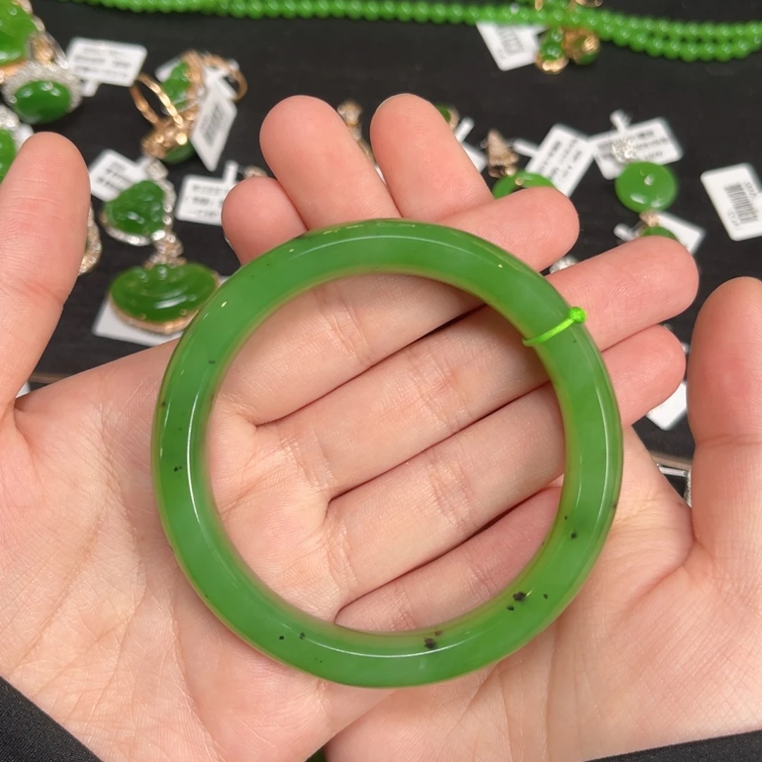 淇***子和田玉未镶嵌珠宝半成品