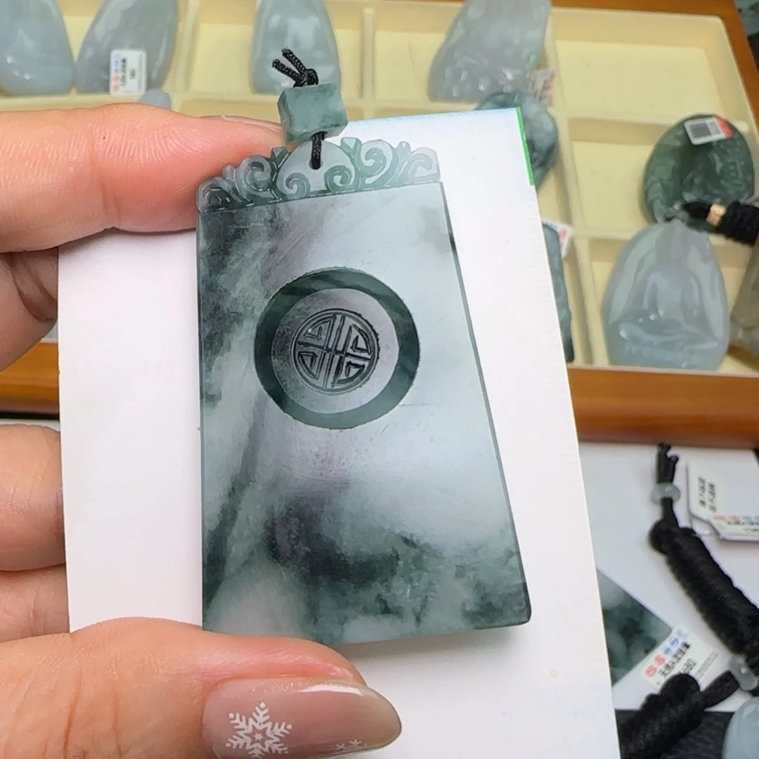 书***脩翡翠未镶嵌颈饰