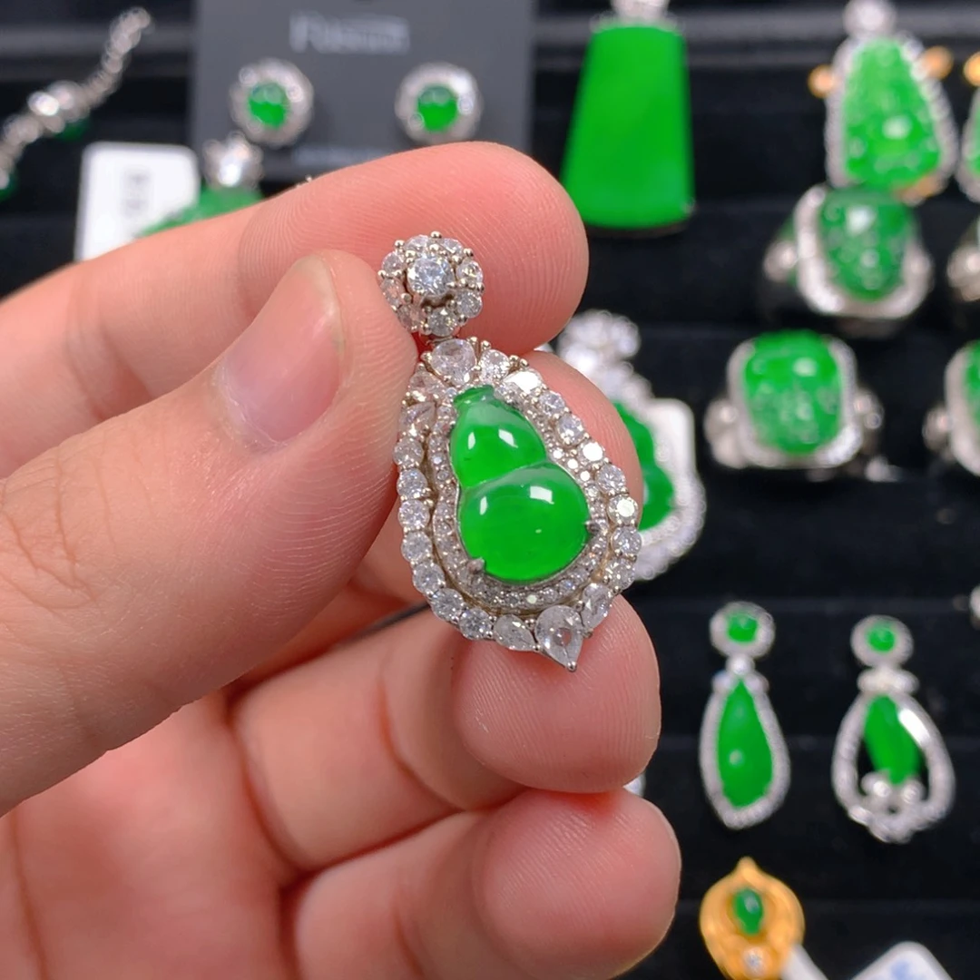 翡翠银S925镶嵌颈饰葫芦