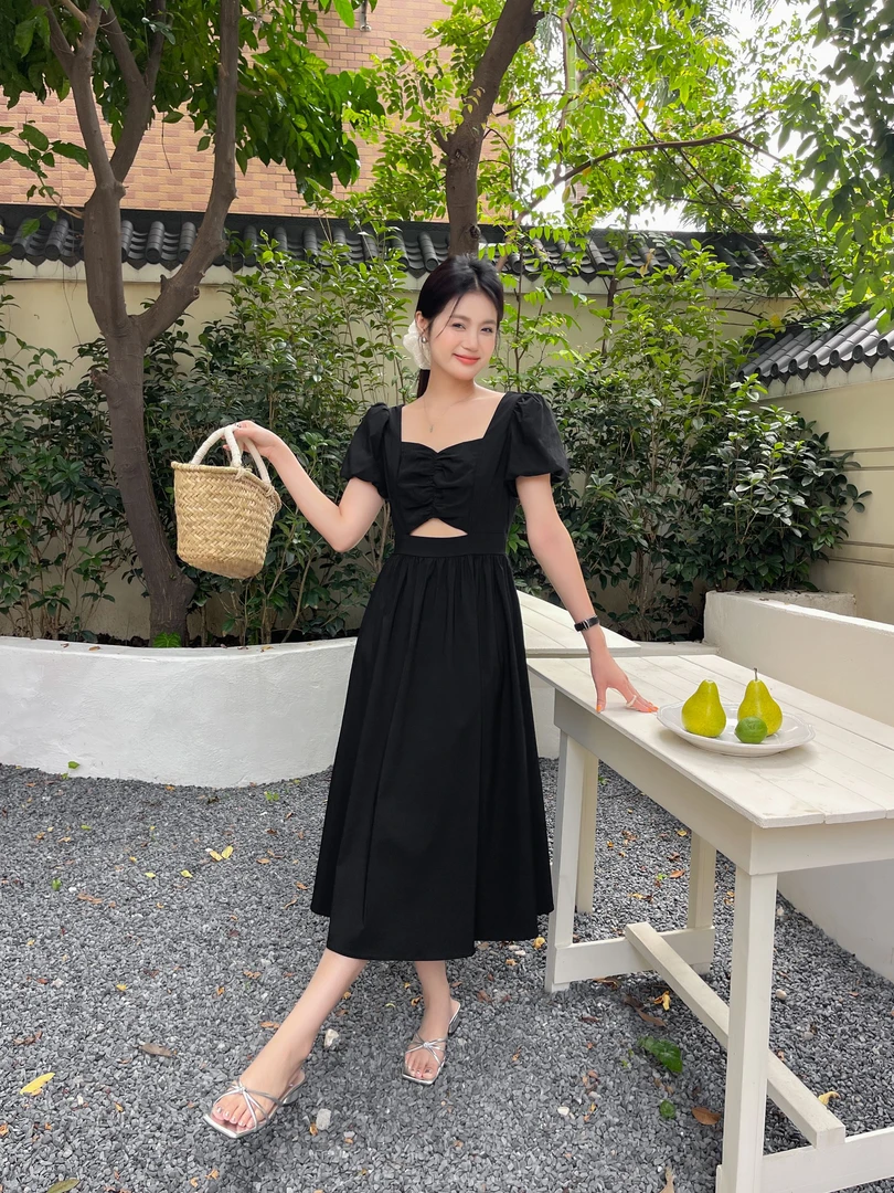 纯色泡泡袖开叉显腿长甜美夏季法式收腰小黑裙