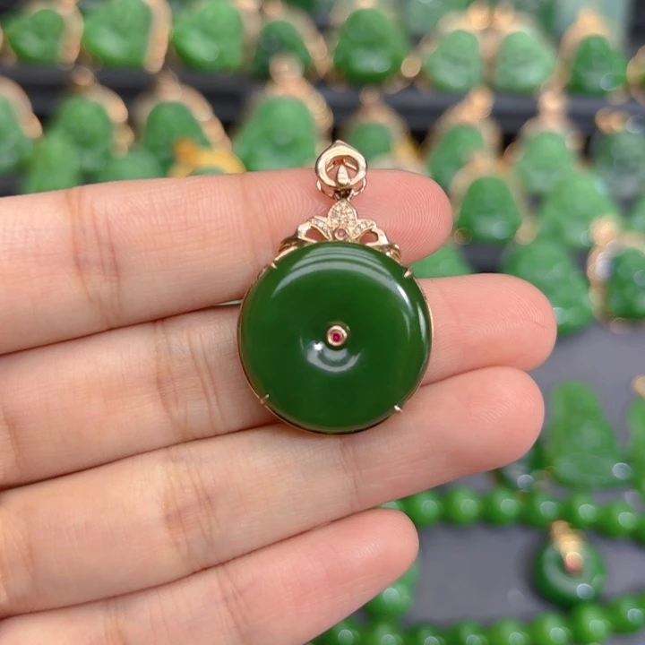 颈饰18K金镶嵌和田玉（碧玉）