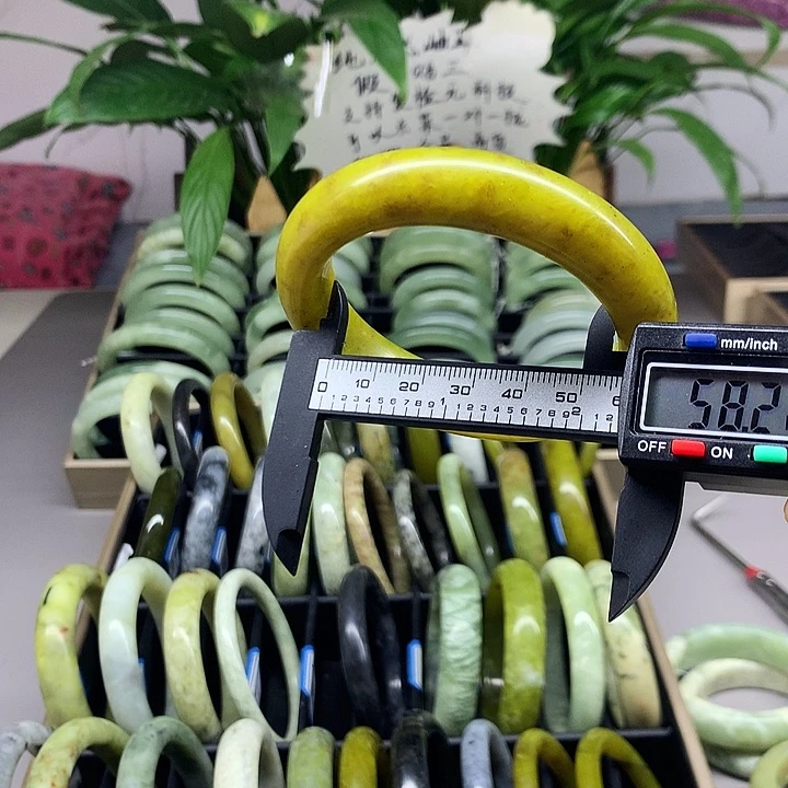 未镶嵌蛇纹石玉手镯96