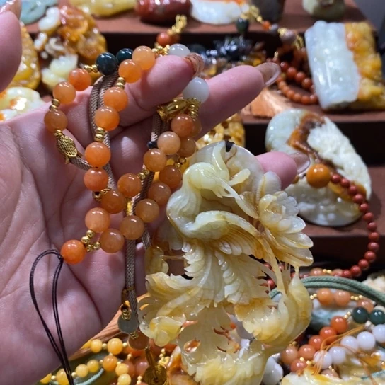 独***下蛇纹石玉未镶嵌颈饰