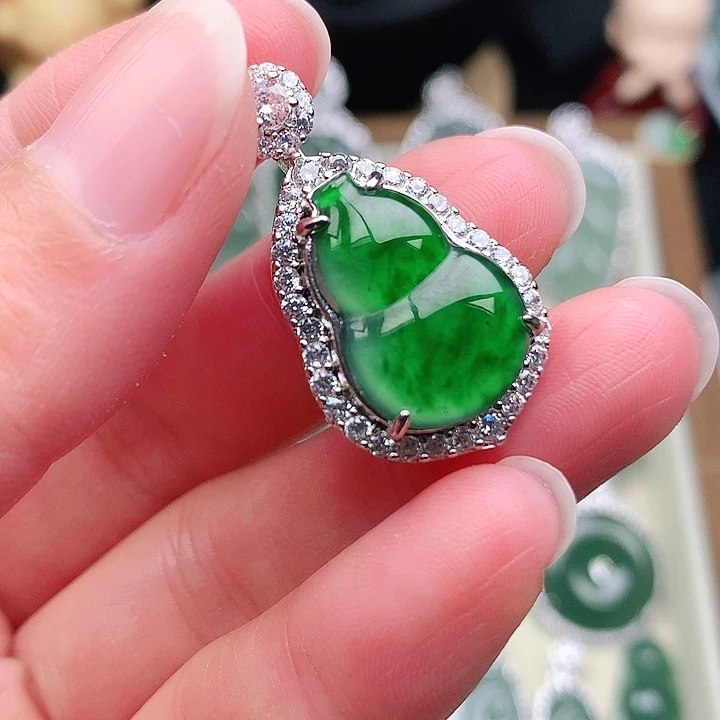 颈饰未镶嵌翡翠吊坠