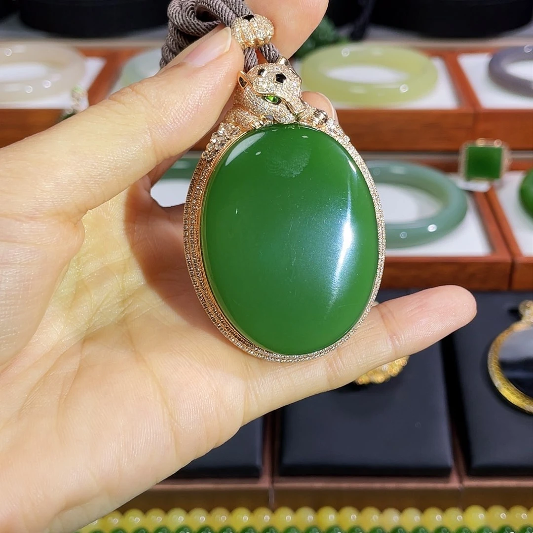 和田玉18K金镶嵌颈饰