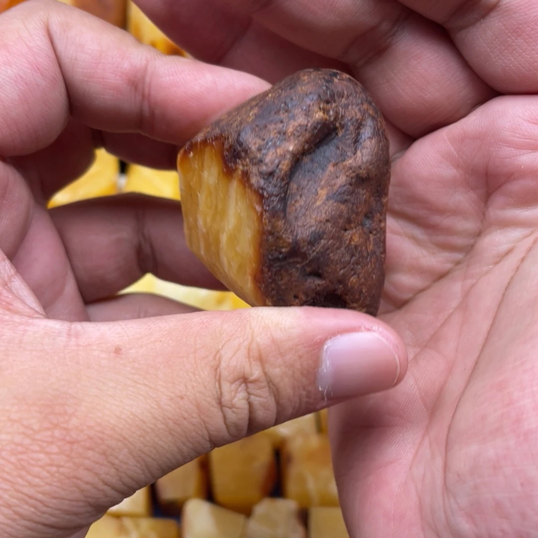 碧***天定制蜜蜡未镶嵌原石