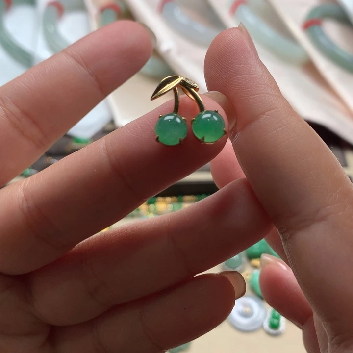 翡翠颈饰18K金镶嵌翡翠