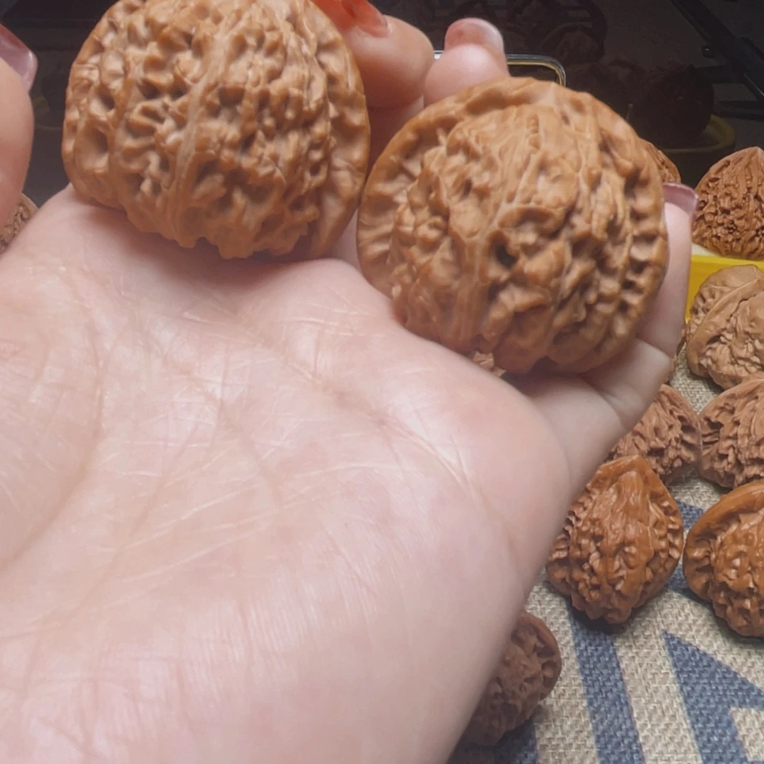 文玩核桃把件三角白