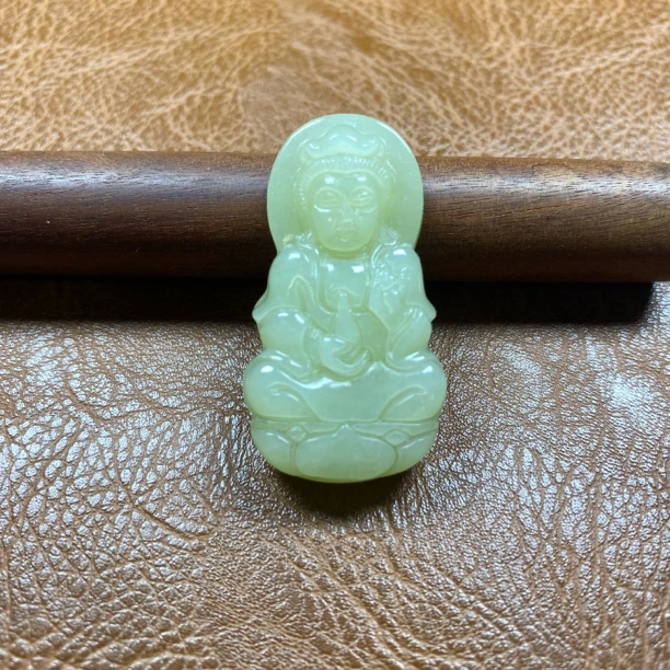 天然和田玉观音菩萨玉吊坠