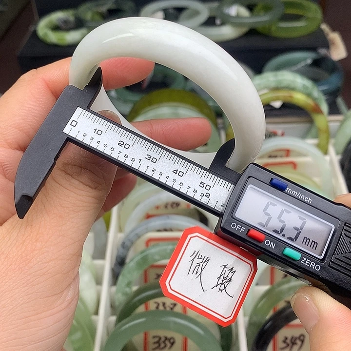 蛇纹石玉未镶嵌手镯343