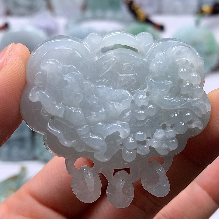 翡翠未镶嵌颈饰大如意锁福利