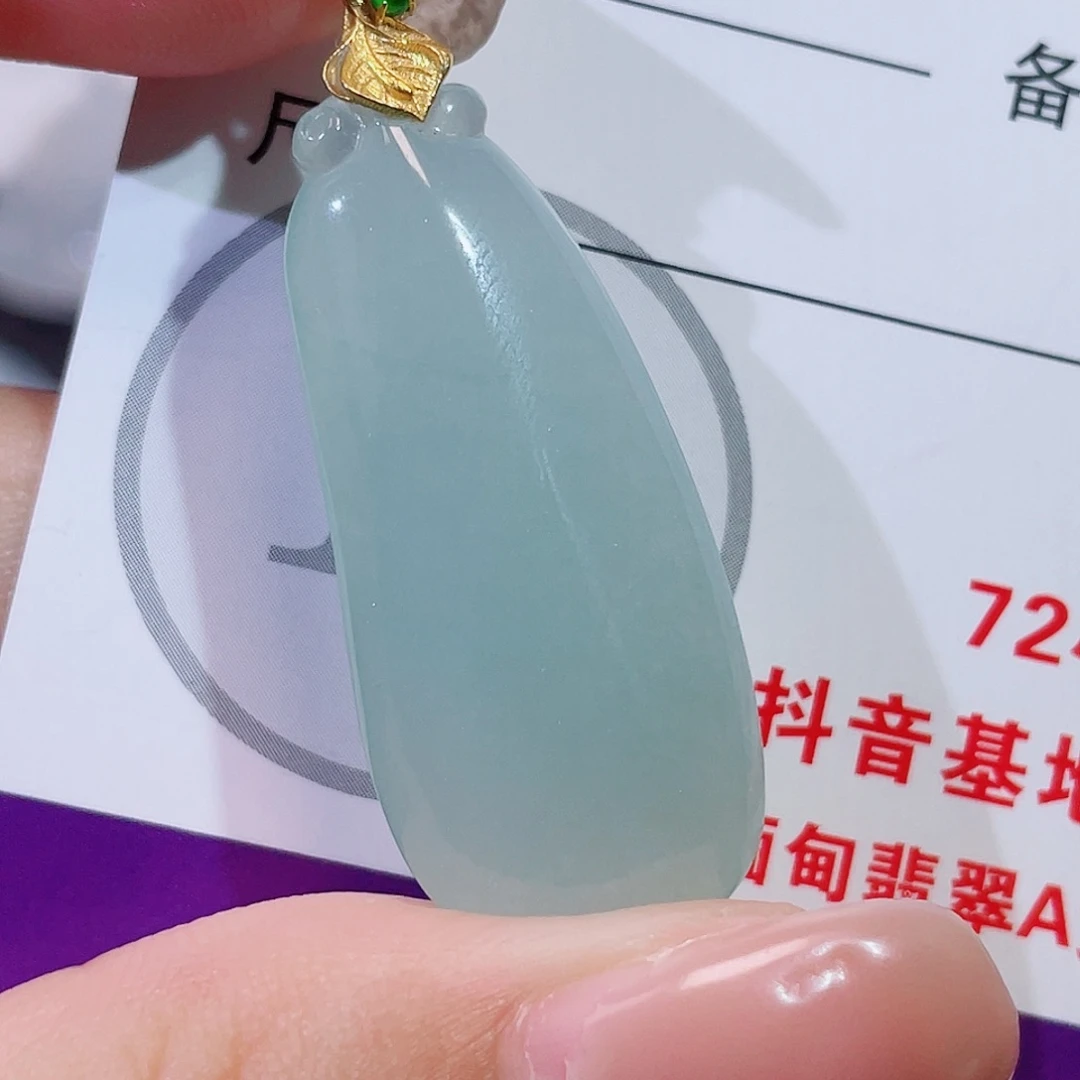 翡翠18K金镶嵌颈饰福瓜