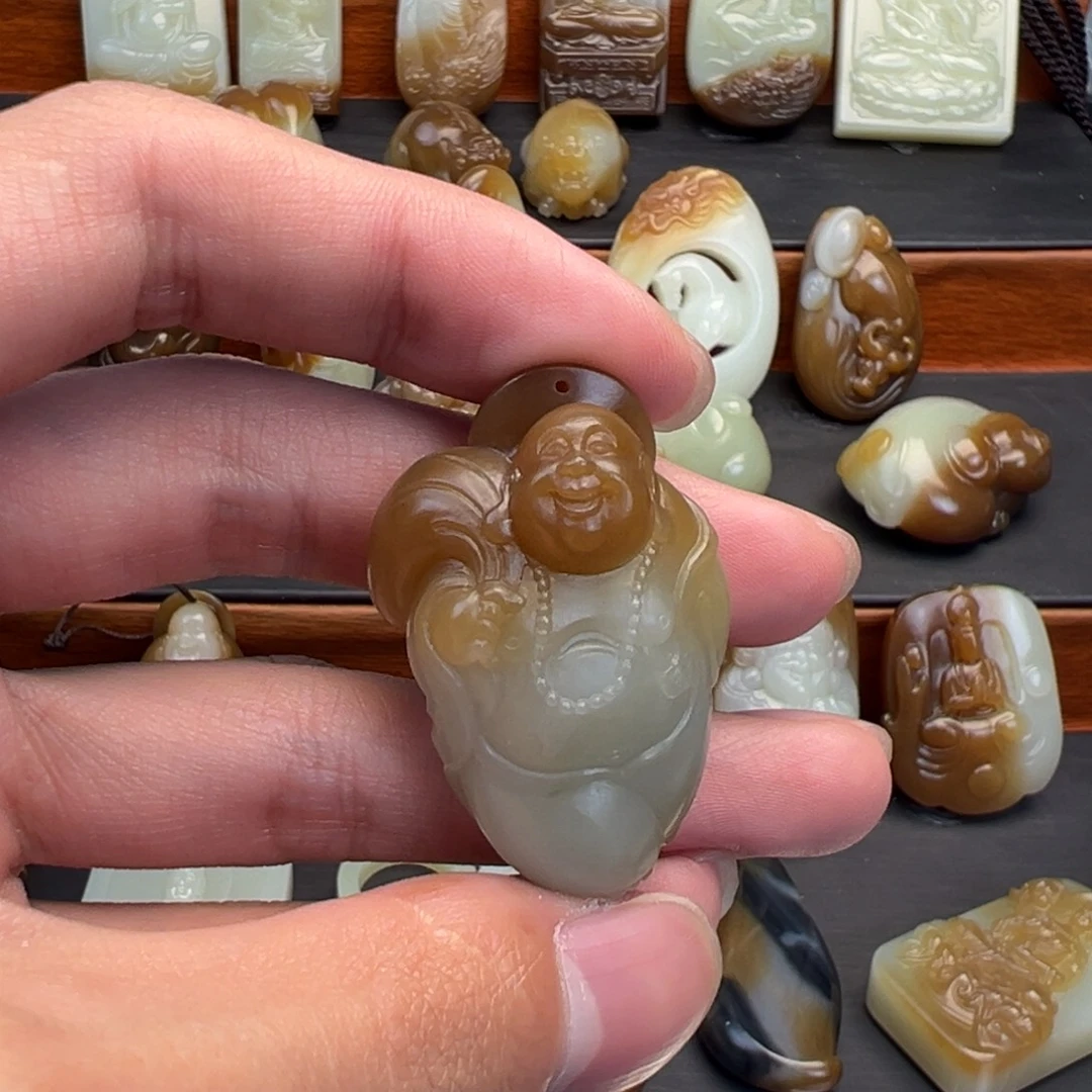 猫***玖和田玉（糖玉）未镶嵌颈饰