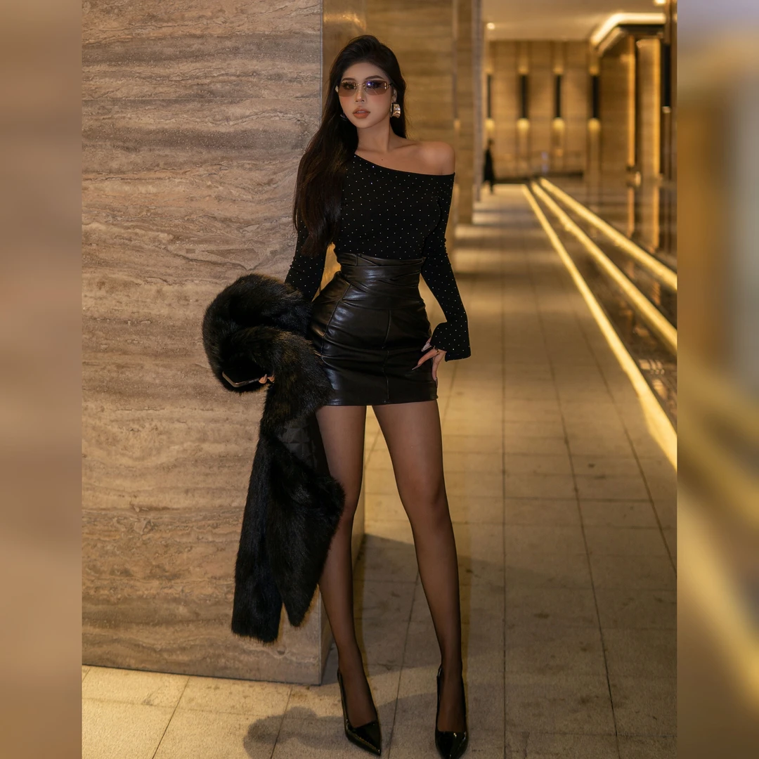 【蜜蜜家】星光洒落 欧美辣妹轻奢性感修身气质烫钻斜肩上衣 Z447