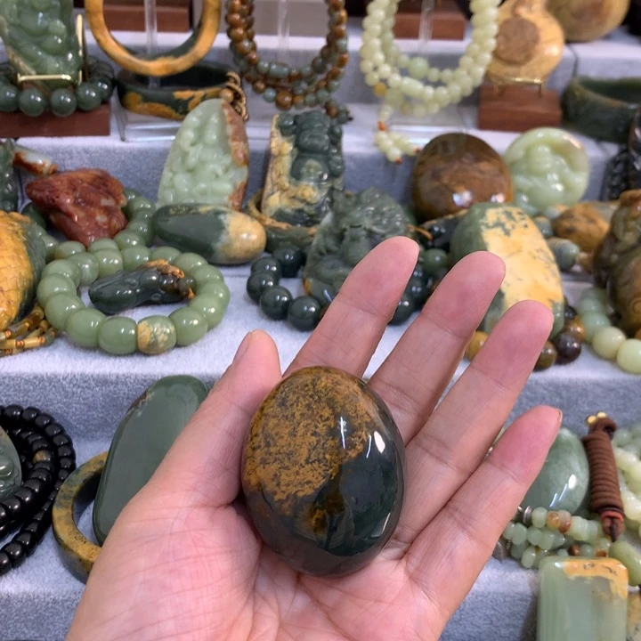 艾***乎岫岩河磨玉（透闪石质玉）未镶嵌把件