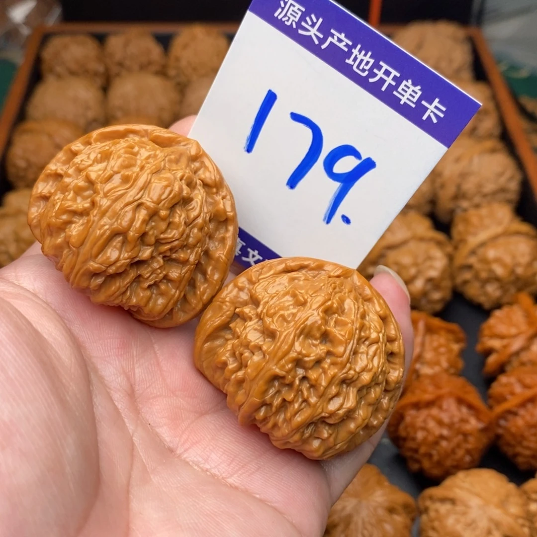 L***y文玩核桃把件白狮子42