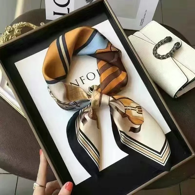 衣服或配饰随机发